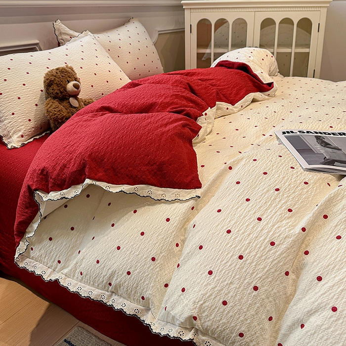 91家纺网 家纺一手货源 找家纺 仟网汇 2026新款法式花边泡芙纱四件套 慕斯红