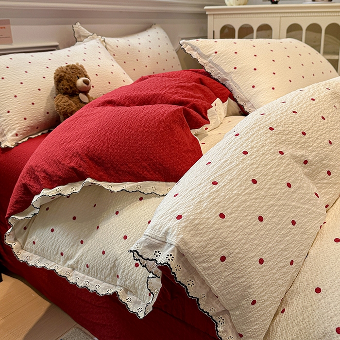 91家纺网 家纺一手货源 找家纺 仟网汇 2026新款法式花边泡芙纱四件套 慕斯红