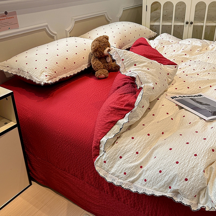 91家纺网 家纺一手货源 找家纺 仟网汇 2026新款法式花边泡芙纱四件套 慕斯红