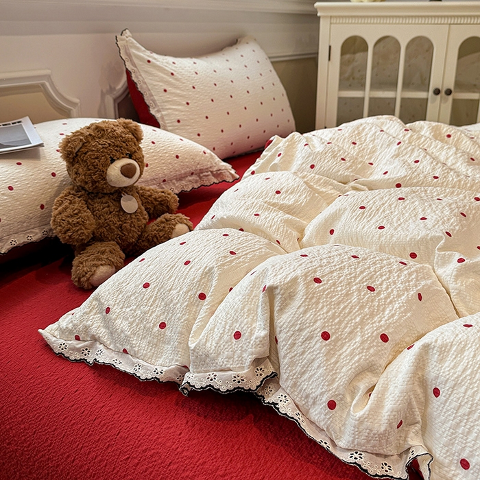 91家纺网 家纺一手货源 找家纺 仟网汇 2026新款法式花边泡芙纱四件套 慕斯红