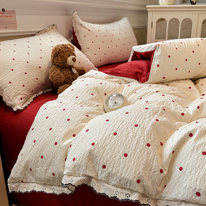 91家纺网 家纺一手货源 找家纺 仟网汇 2026新款法式花边泡芙纱四件套 慕斯红