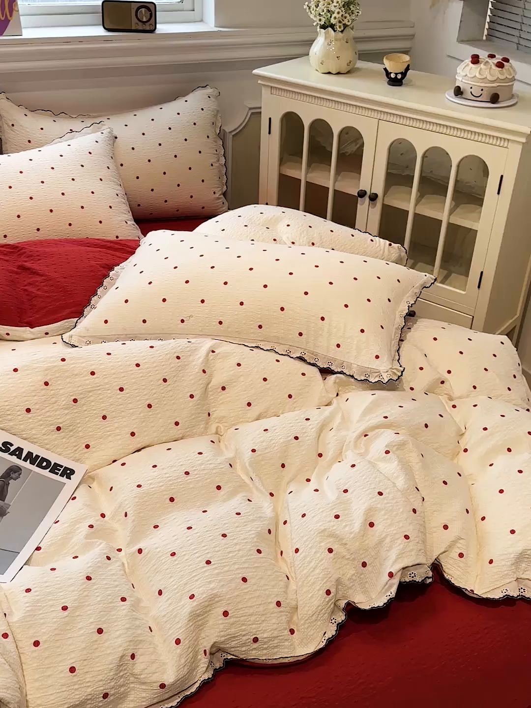 91家纺网 家纺一手货源 找家纺 仟网汇 2026新款法式花边泡芙纱四件套 慕斯红