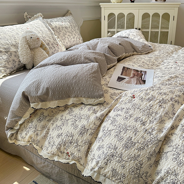 91家纺网 家纺一手货源 找家纺 仟网汇 2026新款法式花边泡芙纱四件套 浅色花影