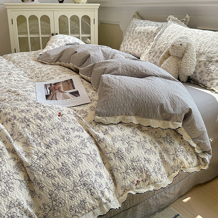 91家纺网 家纺一手货源 找家纺 仟网汇 2026新款法式花边泡芙纱四件套 浅色花影