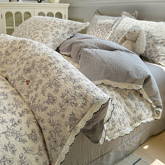 91家纺网 家纺一手货源 找家纺 仟网汇 2026新款法式花边泡芙纱四件套 浅色花影