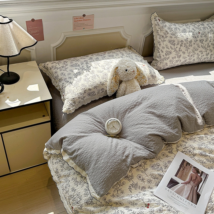 91家纺网 家纺一手货源 找家纺 仟网汇 2026新款法式花边泡芙纱四件套 浅色花影