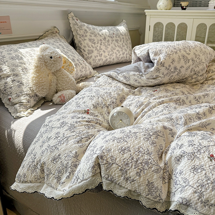 91家纺网 家纺一手货源 找家纺 仟网汇 2026新款法式花边泡芙纱四件套 浅色花影