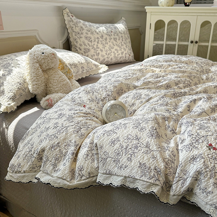 91家纺网 家纺一手货源 找家纺 仟网汇 2026新款法式花边泡芙纱四件套 浅色花影