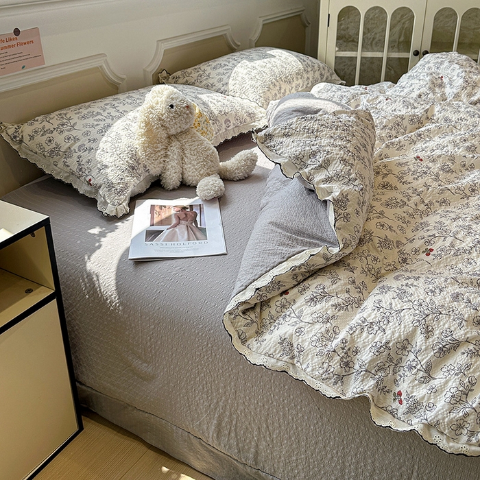 91家纺网 家纺一手货源 找家纺 仟网汇 2026新款法式花边泡芙纱四件套 浅色花影