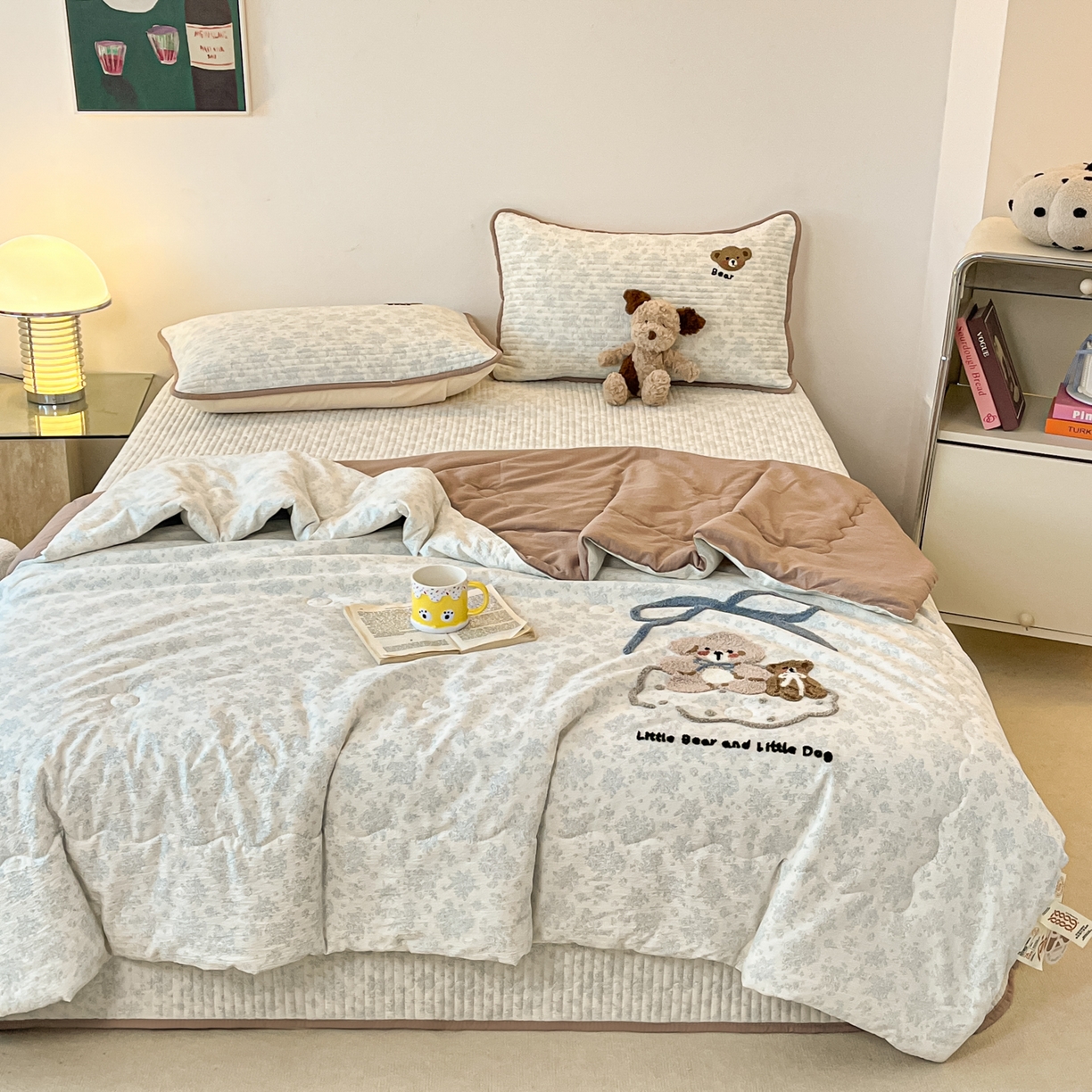 91家纺网 家纺一手货源 找家纺 欧妮家纺 2026新款A类云感毛巾绣夏被四件套-床盖空调被系列 绒绒熊