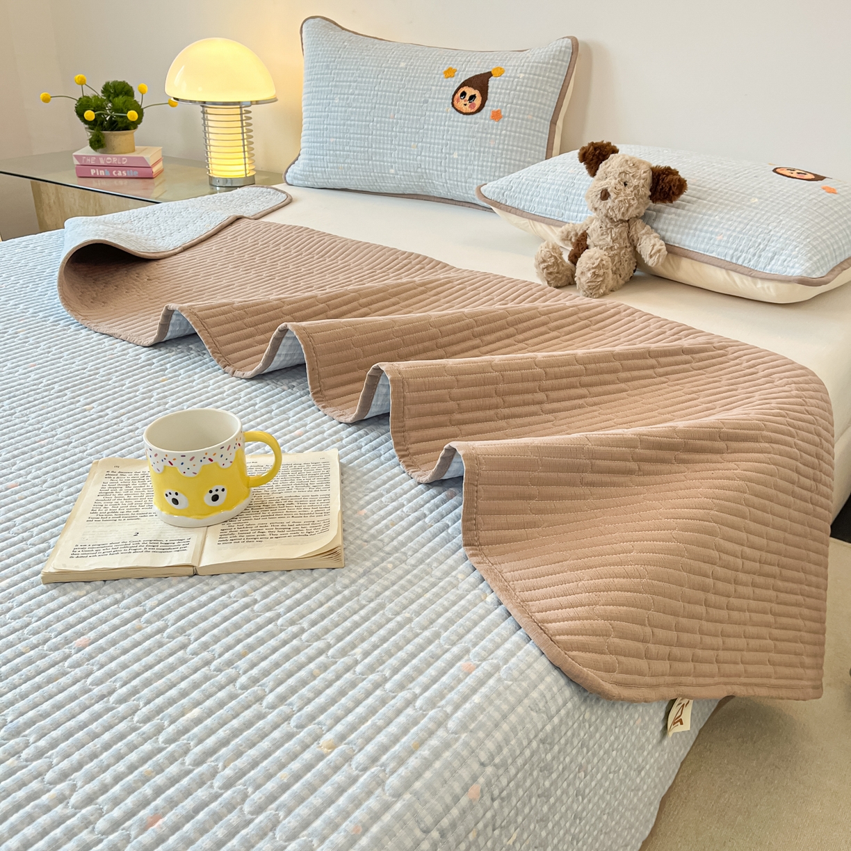 91家纺网 家纺一手货源 找家纺 欧妮家纺 2026新款A类云感毛巾绣夏被四件套-床盖空调被系列 出逃星星人