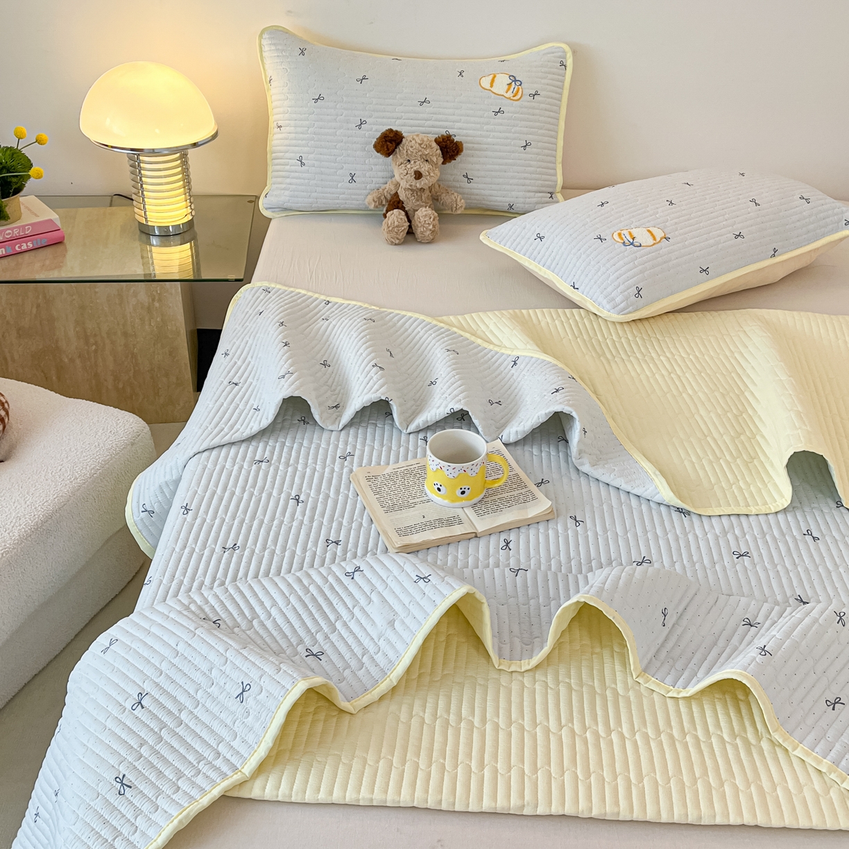 91家纺网 家纺一手货源 找家纺 欧妮家纺 2026新款A类云感毛巾绣夏被四件套-床盖空调被系列 小熊牛仔包