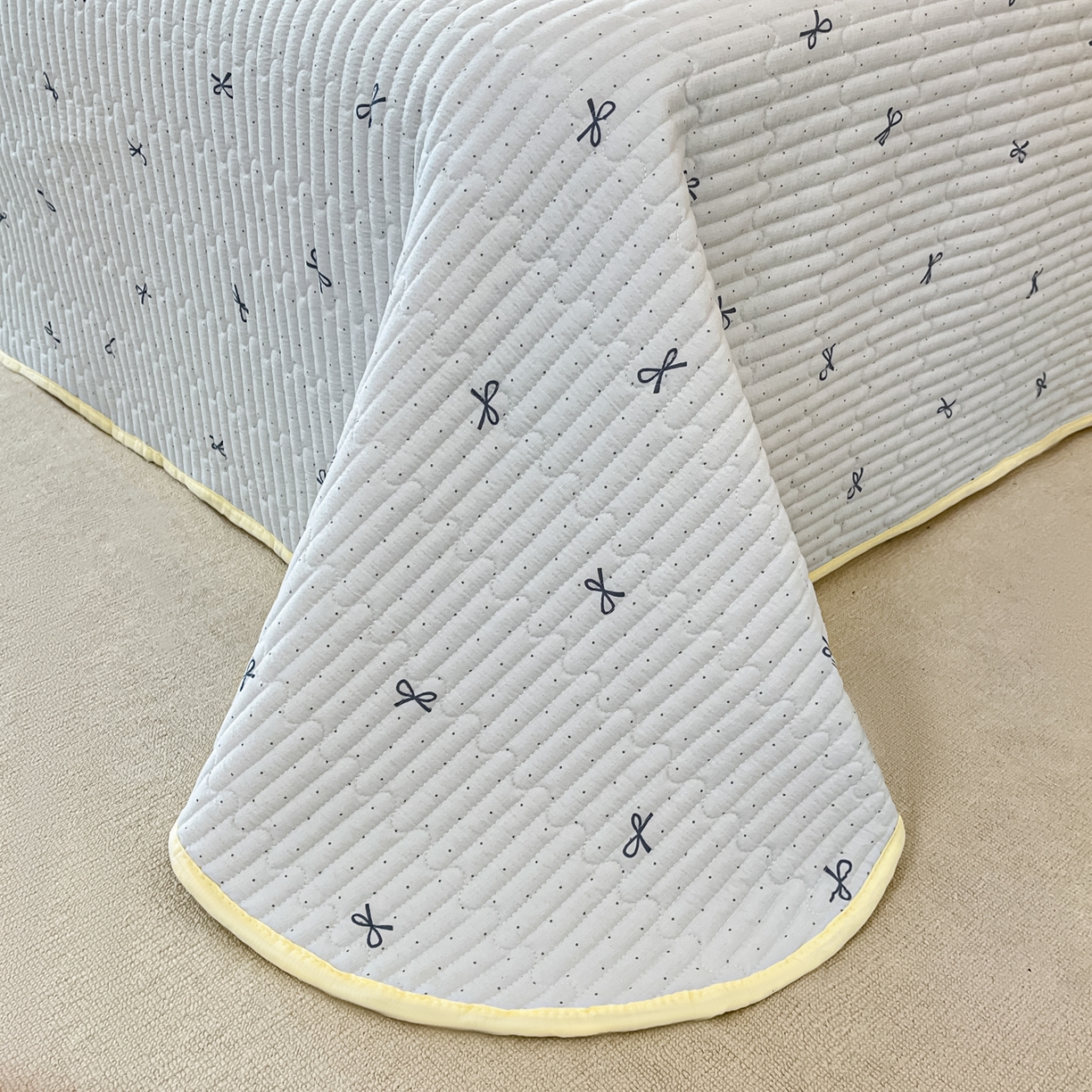 91家纺网 家纺一手货源 找家纺 欧妮家纺 2026新款A类云感毛巾绣夏被四件套-床盖空调被系列 小熊牛仔包