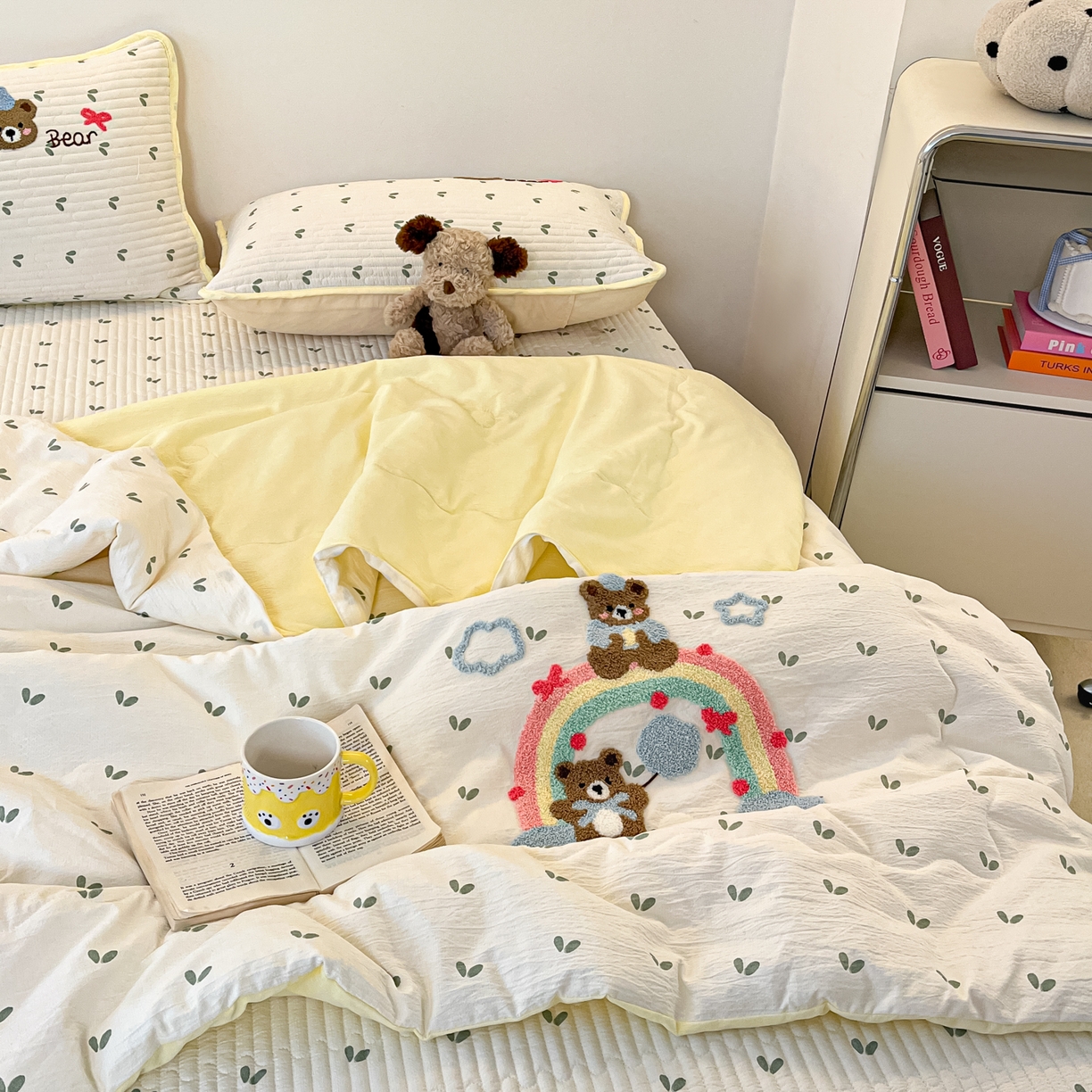 91家纺网 家纺一手货源 找家纺 欧妮家纺 2026新款A类云感毛巾绣夏被四件套-床盖空调被系列 小熊彩虹派对