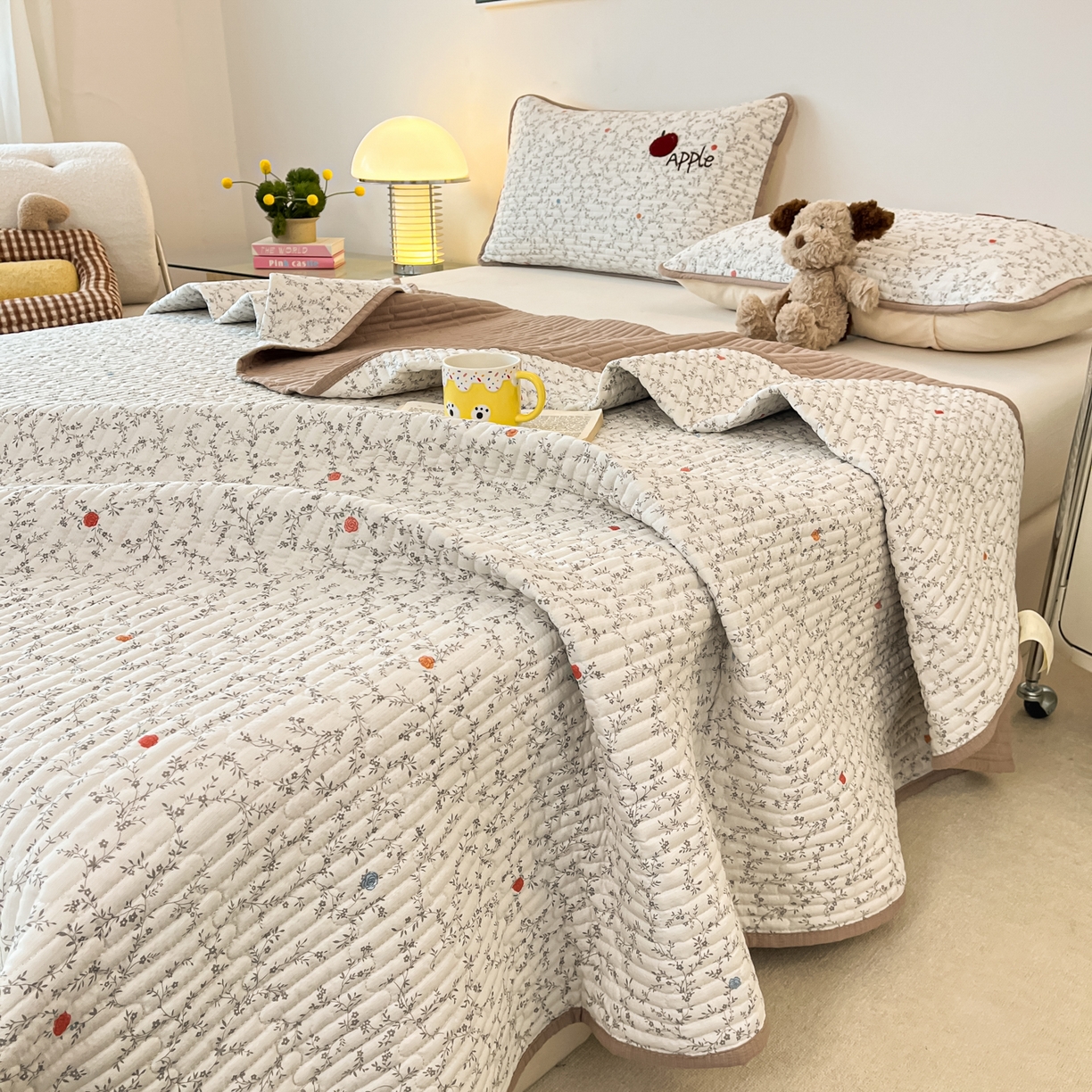 91家纺网 家纺一手货源 找家纺 欧妮家纺 2026新款A类云感毛巾绣夏被四件套-床盖空调被系列 元气苹果熊