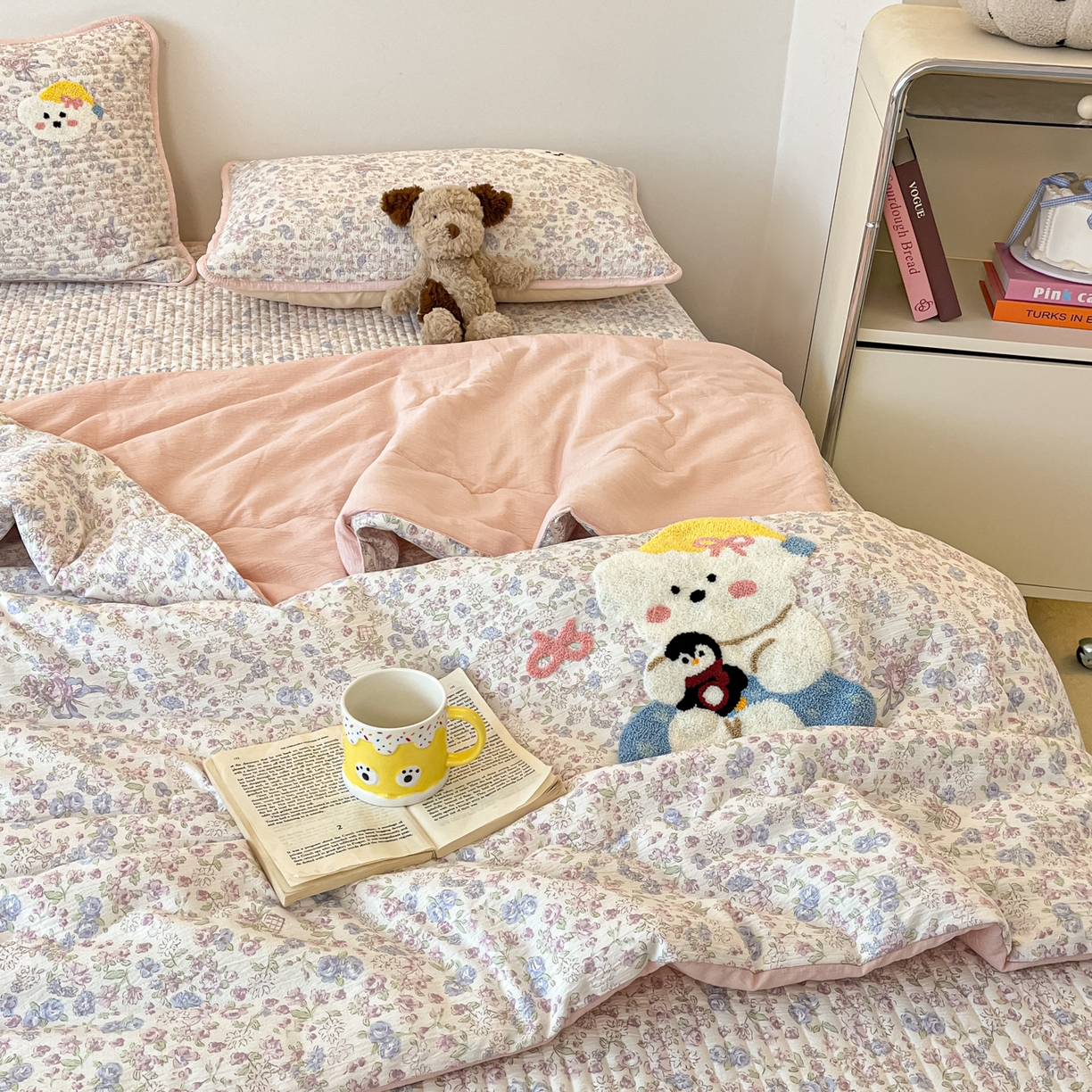 91家纺网 家纺一手货源 找家纺 欧妮家纺 2026新款A类云感毛巾绣夏被四件套-床盖空调被系列 小熊酱