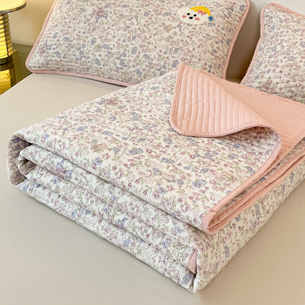 91家纺网 家纺一手货源 找家纺 欧妮家纺 2026新款A类云感毛巾绣夏被四件套-床盖空调被系列 小熊酱