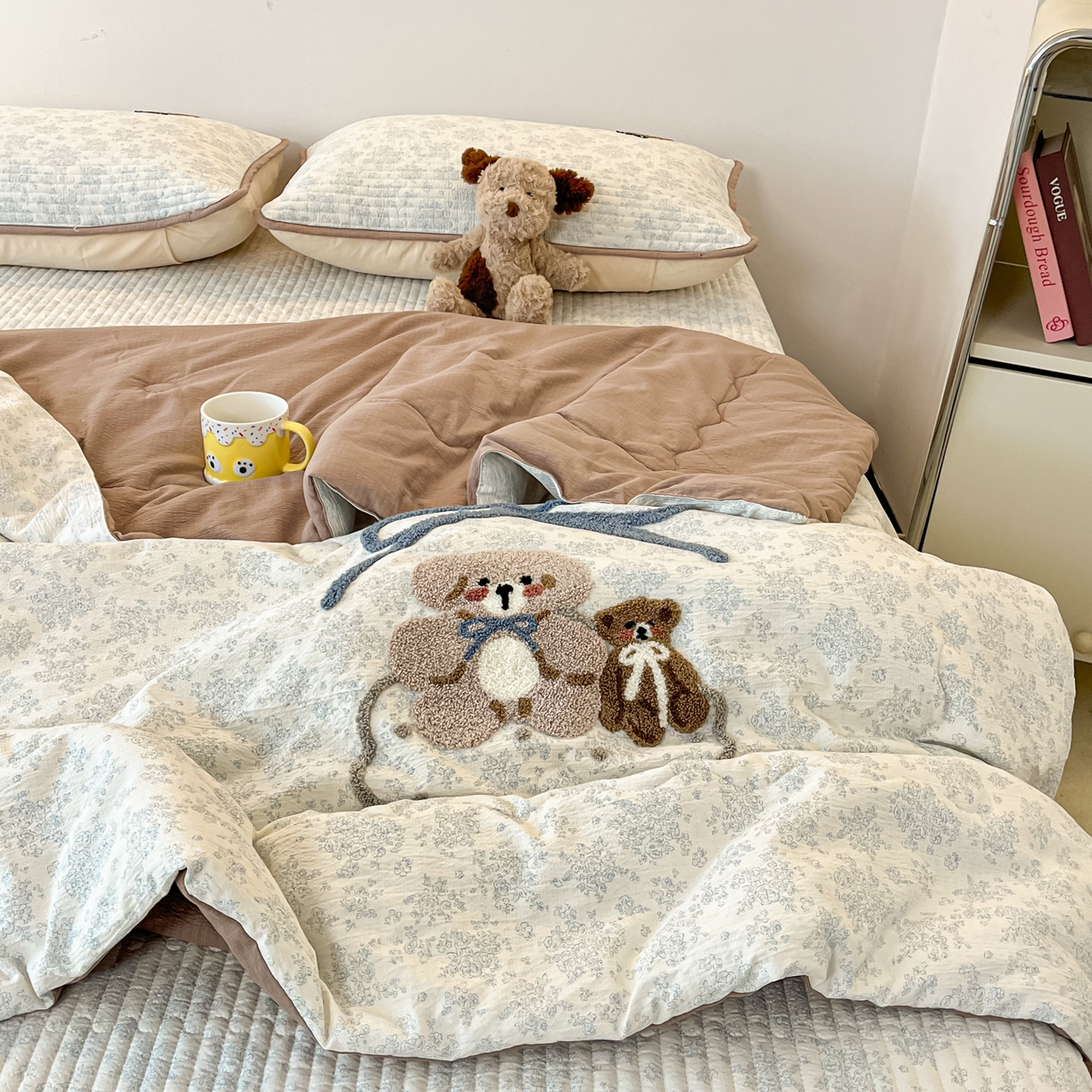 91家纺网 家纺一手货源 找家纺 欧妮家纺 2026新款A类云感毛巾绣夏被四件套-床盖空调被系列 绒绒熊
