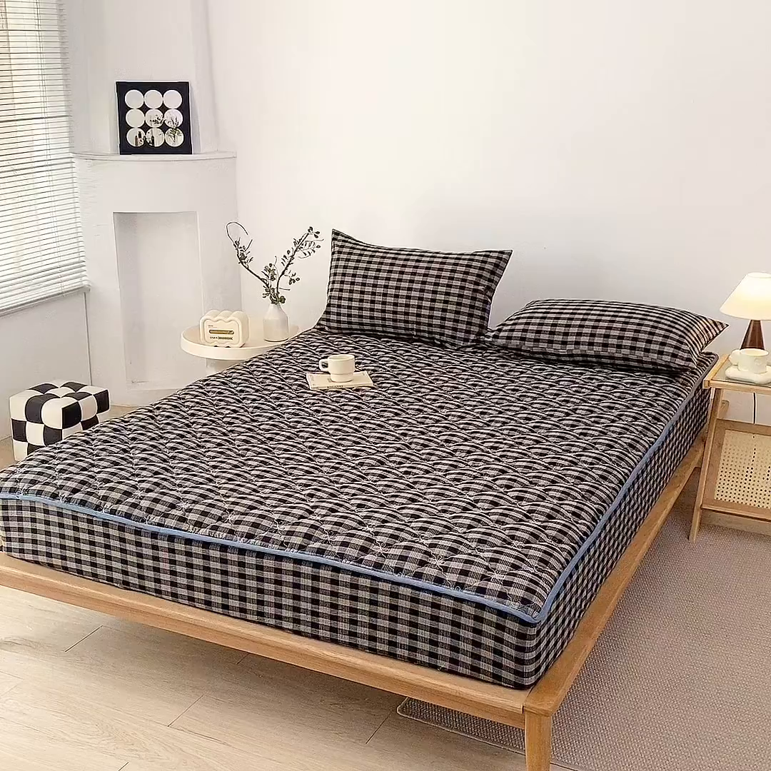 91家纺网 家纺一手货源 找家纺 欧妮家纺 2026新款日式全棉水洗棉色织夹棉床笠-席梦思保护套 日式全棉床笠-重楼黑