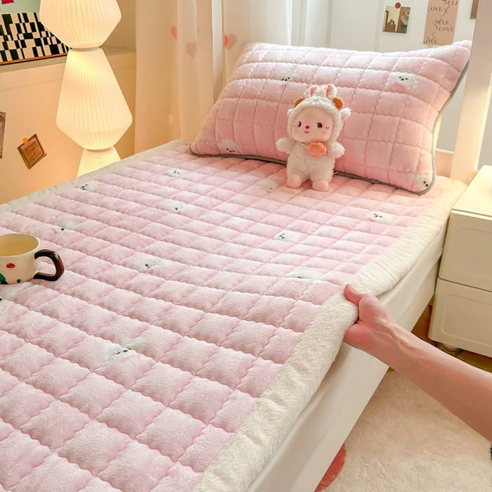 91家纺网 家纺一手货源 找家纺 欧妮家纺 2026新款加厚夹棉牛奶绒枕套 暖绒-绒绒小狗-粉