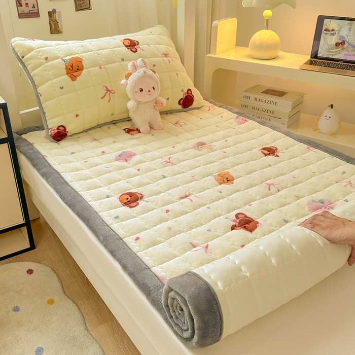 91家纺网 家纺一手货源 找家纺 欧妮家纺 2026新款加厚夹棉牛奶绒枕套 水晶-快乐心情