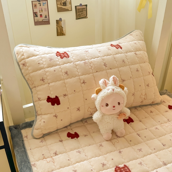 欧妮家纺 2026新款加厚夹棉牛奶绒枕套 水晶-奶油小狗