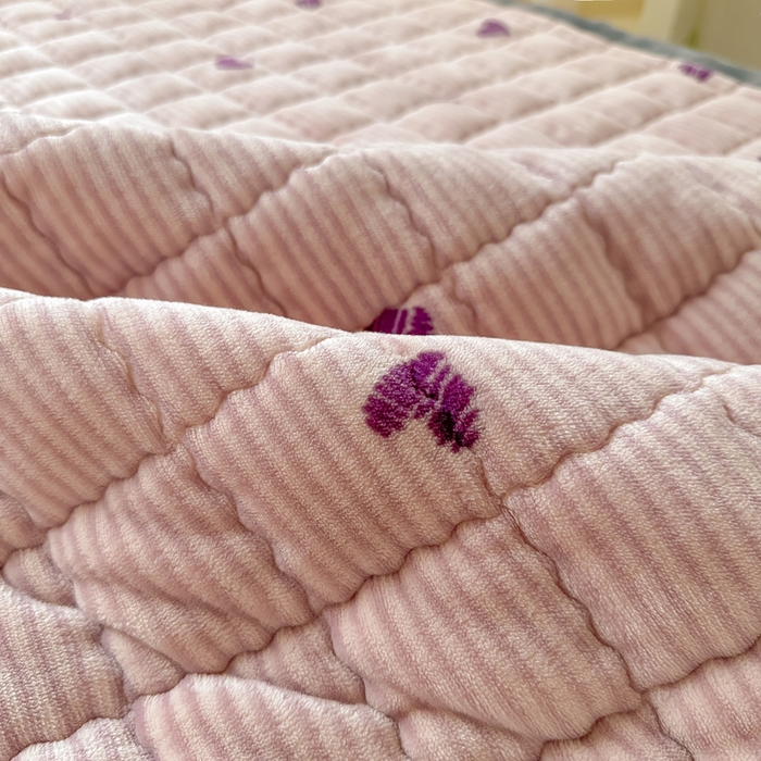 91家纺网 家纺一手货源 找家纺 欧妮家纺 2026新款加厚夹棉牛奶绒枕套 水晶-条纹爱心