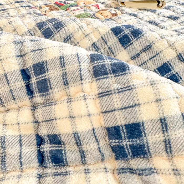 91家纺网 家纺一手货源 找家纺 欧妮家纺 2026新款加厚夹棉牛奶绒枕套 暖绒-蓝格英伦熊