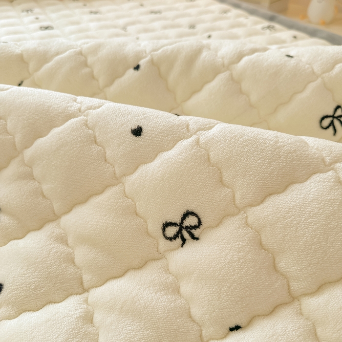 91家纺网 家纺一手货源 找家纺 欧妮家纺 2026新款加厚夹棉牛奶绒枕套 水晶-蝴蝶结