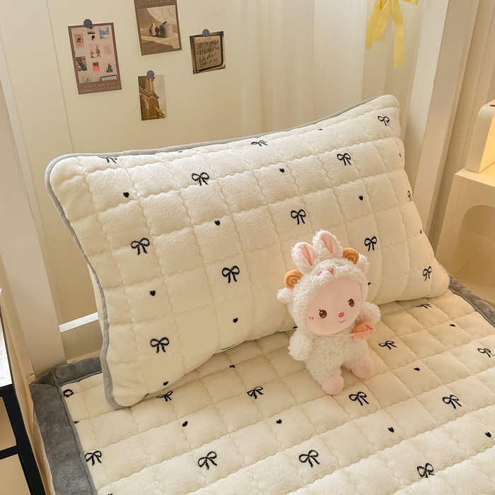 欧妮家纺 2026新款加厚夹棉牛奶绒枕套 水晶-蝴蝶结