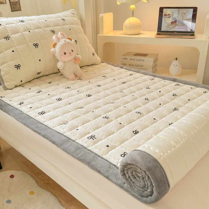 91家纺网 家纺一手货源 找家纺 欧妮家纺 2026新款加厚夹棉牛奶绒枕套 水晶-蝴蝶结