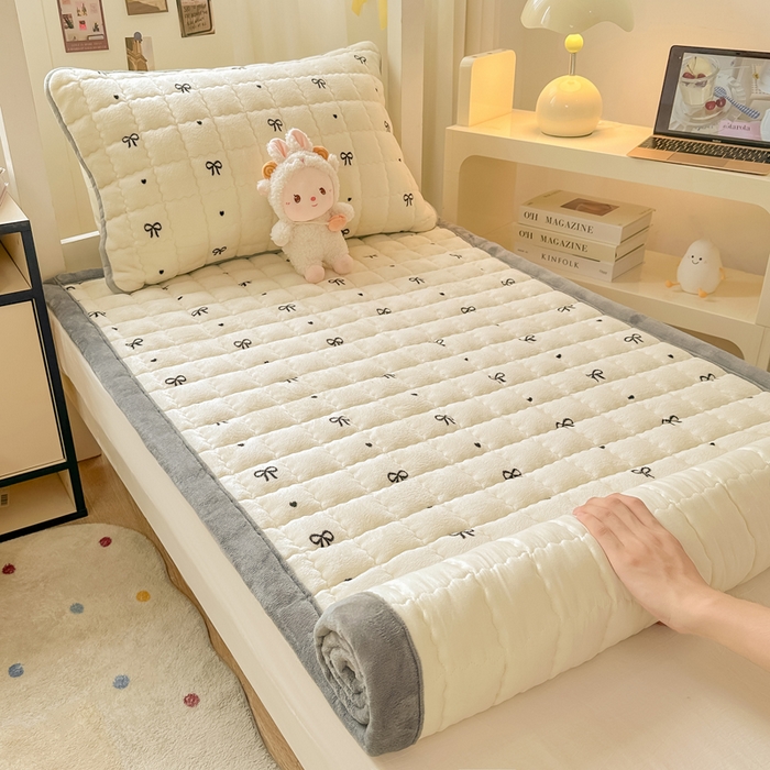 91家纺网 家纺一手货源 找家纺 欧妮家纺 2026新款加厚夹棉牛奶绒枕套 水晶-蝴蝶结