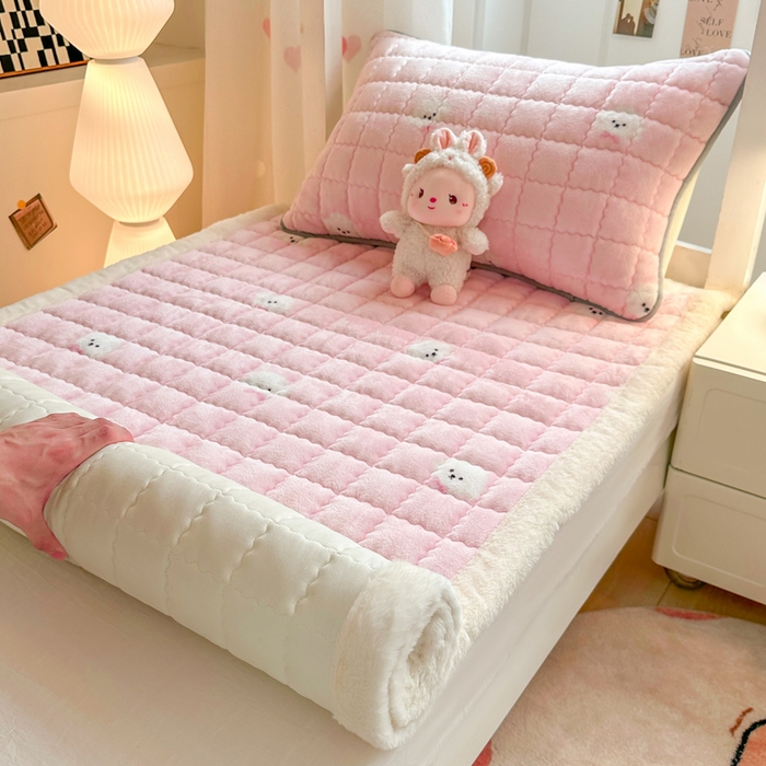 91家纺网 家纺一手货源 找家纺 欧妮家纺 2026新款加厚夹棉牛奶绒枕套 暖绒-绒绒小狗-粉