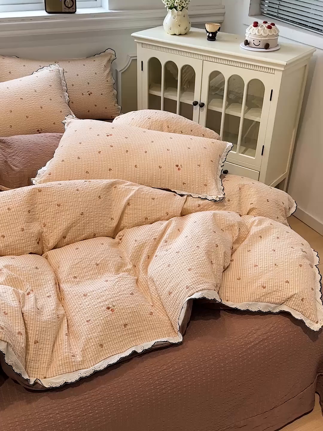 91家纺网 家纺一手货源 找家纺 仟网汇 2026新款法式花边泡芙纱四件套 甜心咖