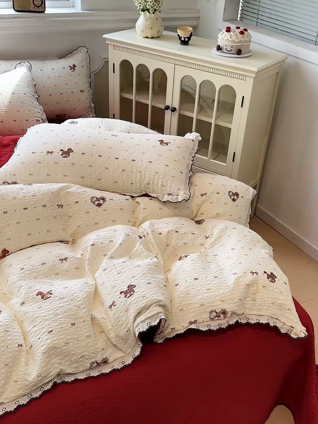 91家纺网 家纺一手货源 找家纺 仟网汇 2026新款法式花边泡芙纱四件套 摇摇木马