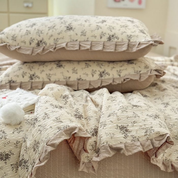 91家纺网 家纺一手货源 找家纺 迪梦姿家纺 2026新款泡芙纱花边款夏被四件套-款式二 初柠奶咖