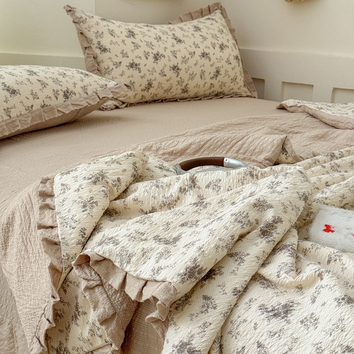 91家纺网 家纺一手货源 找家纺 迪梦姿家纺 2026新款泡芙纱花边款夏被四件套-款式二 初柠奶咖