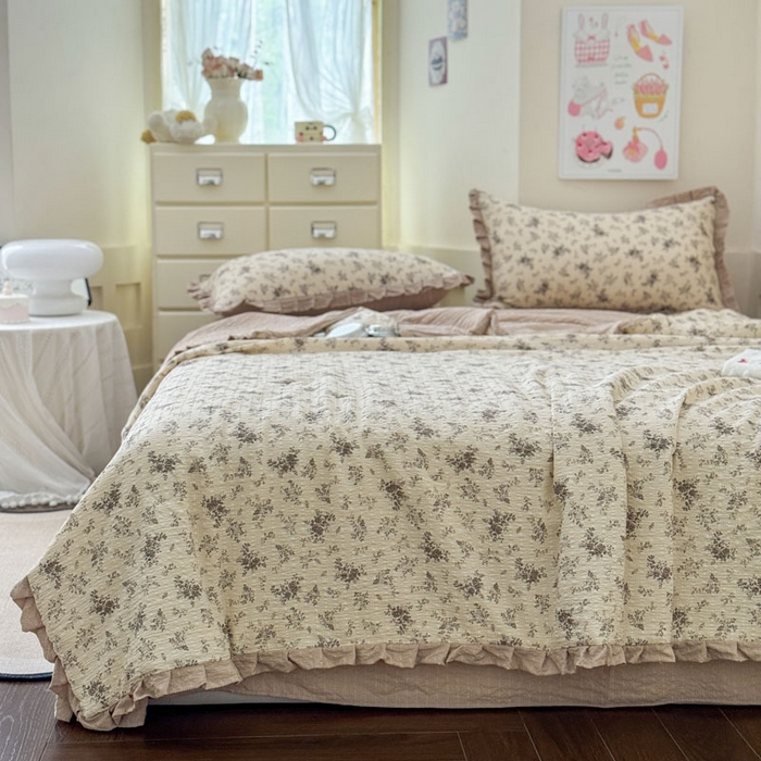 91家纺网 家纺一手货源 找家纺 迪梦姿家纺 2026新款泡芙纱花边款夏被四件套-款式二 初柠奶咖