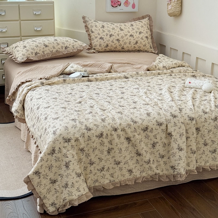 91家纺网 家纺一手货源 找家纺 迪梦姿家纺 2026新款泡芙纱花边款夏被四件套-款式二 初柠奶咖