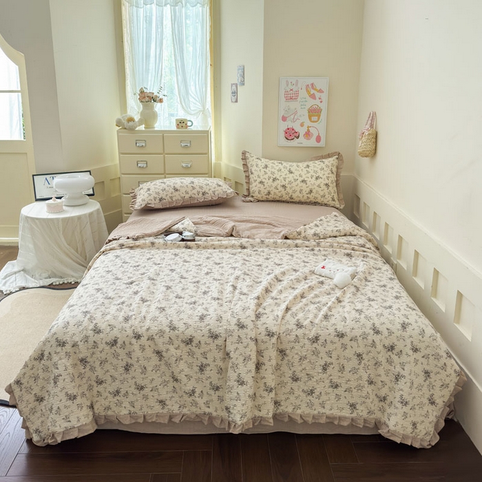 91家纺网 家纺一手货源 找家纺 迪梦姿家纺 2026新款泡芙纱花边款夏被四件套-款式二 初柠奶咖