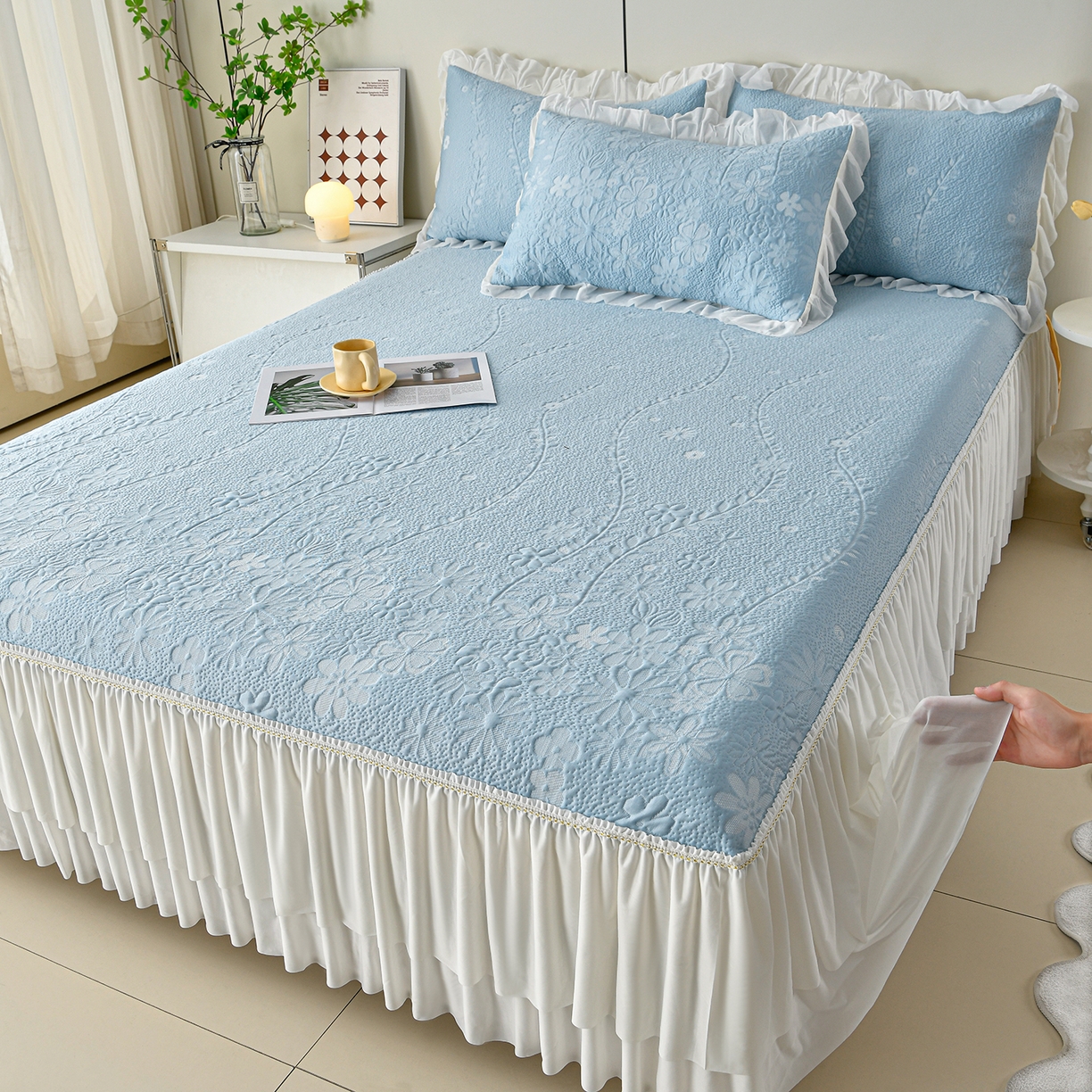 91家纺网 家纺一手货源 找家纺 民新家纺 2026新款3D立体冰豆豆凉席席子床裙三件套 花香怡人-蓝