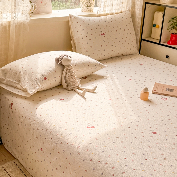 91家纺网 家纺一手货源 找家纺 丝芙妮家居 2026春夏新款皱皱棉双层纱泡芙棉床单 床单单件 樱桃