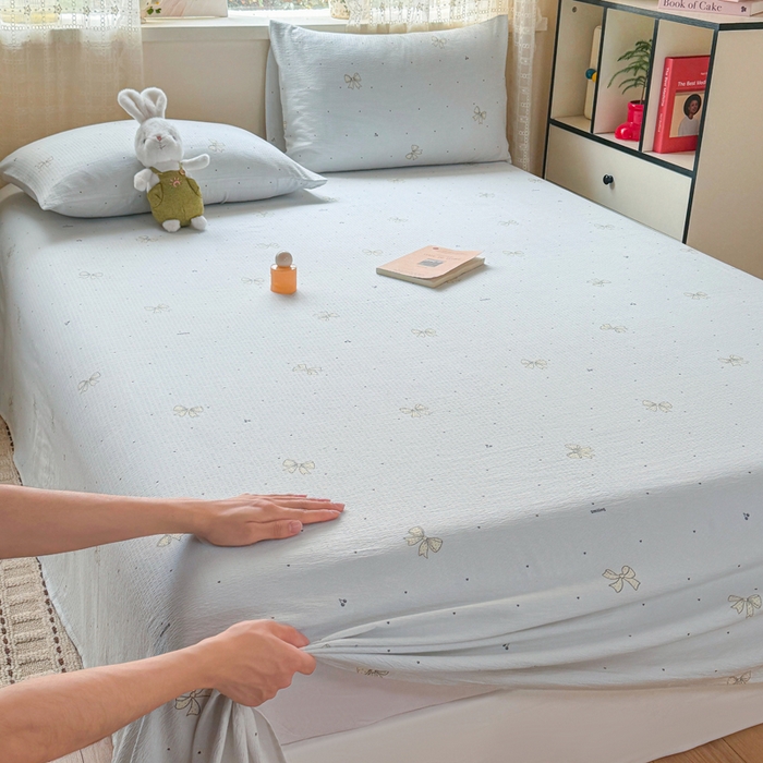 91家纺网 家纺一手货源 找家纺 丝芙妮家居 2026春夏新款皱皱棉双层纱泡芙棉床单 床单单件 云蝶-兰