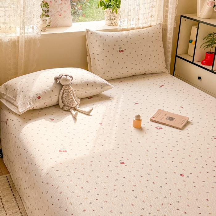 91家纺网 家纺一手货源 找家纺 丝芙妮家居 2026春夏新款皱皱棉双层纱泡芙棉床单 床单单件 樱桃