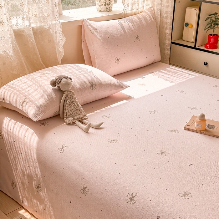 91家纺网 家纺一手货源 找家纺 丝芙妮家居 2026春夏新款皱皱棉双层纱泡芙棉床单 床单单件 云蝶-粉