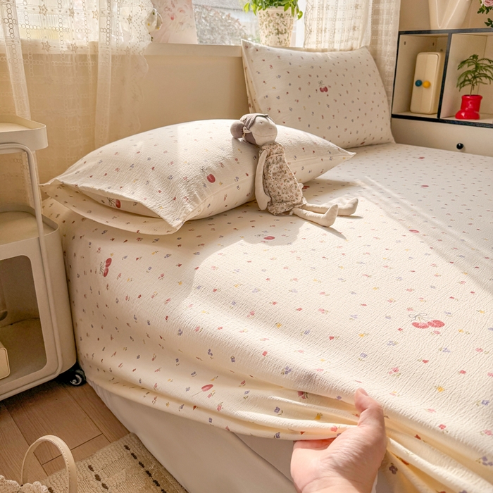 91家纺网 家纺一手货源 找家纺 丝芙妮家居 2026春夏新款皱皱棉双层纱泡芙棉床单 床单单件 樱桃