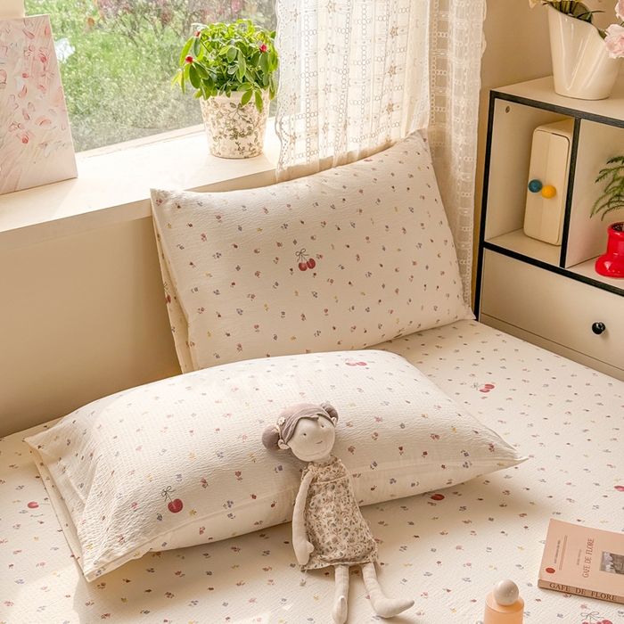 91家纺网 家纺一手货源 找家纺 丝芙妮家居 2026春夏新款皱皱棉双层纱泡芙棉床单 床单单件 樱桃