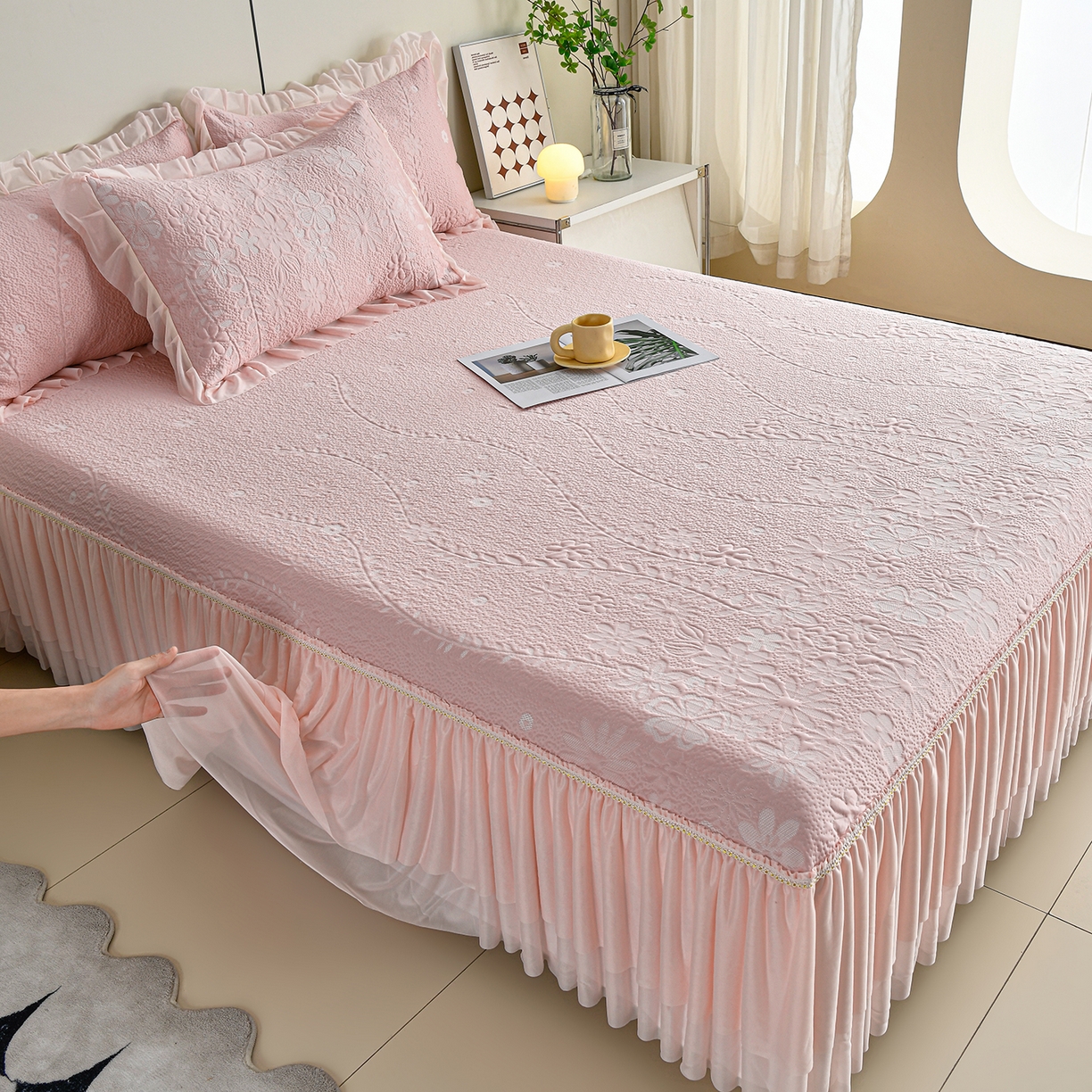 91家纺网 家纺一手货源 找家纺 民新家纺 2026新款3D立体冰豆豆凉席席子床裙三件套 花香怡人-粉