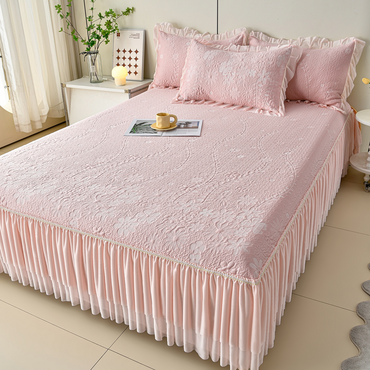 91家纺网 家纺一手货源 找家纺 民新家纺 2026新款3D立体冰豆豆凉席席子床裙三件套 花香怡人-粉