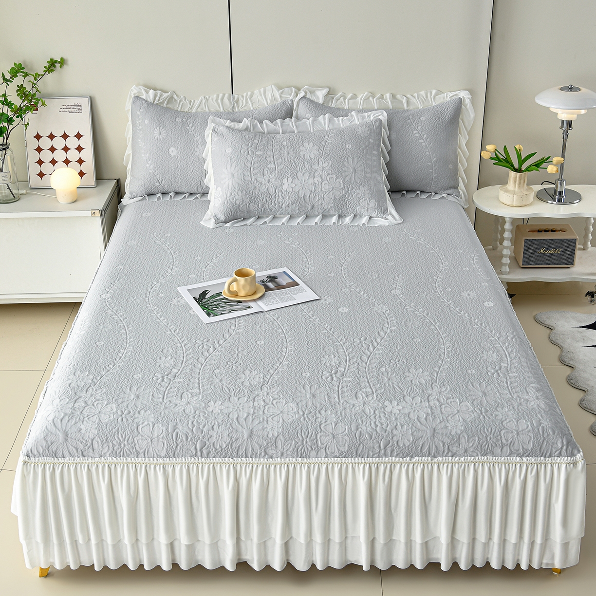 91家纺网 家纺一手货源 找家纺 民新家纺 2026新款3D立体冰豆豆凉席席子床裙三件套 花香怡人-灰